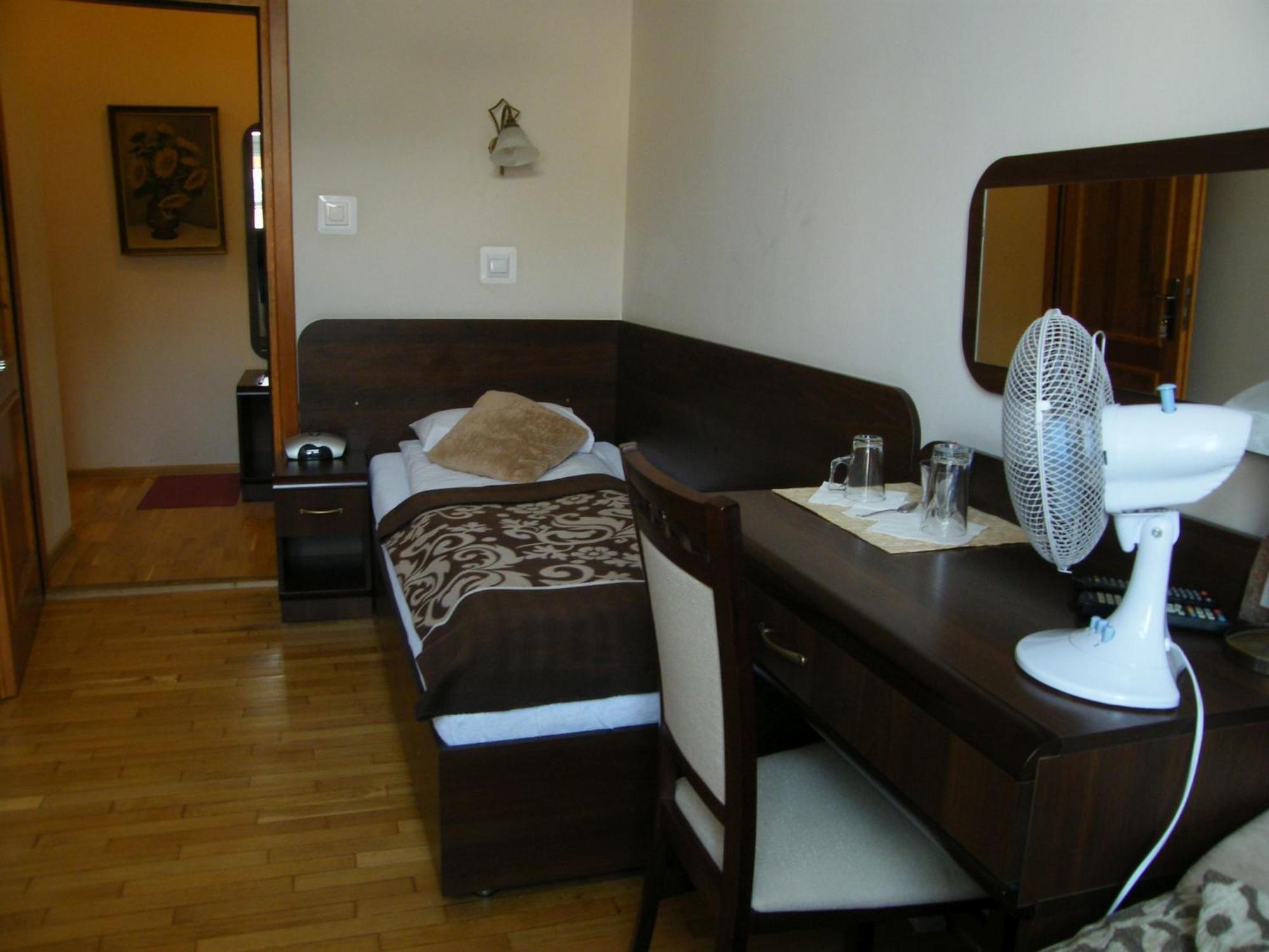 Apartamenty Kajzer Krasków Rom bilde